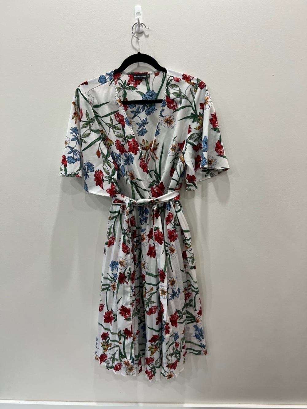 PrettyLittleThing White Floral Wrap Midi Dress with Red & Blue Blooms Size 12